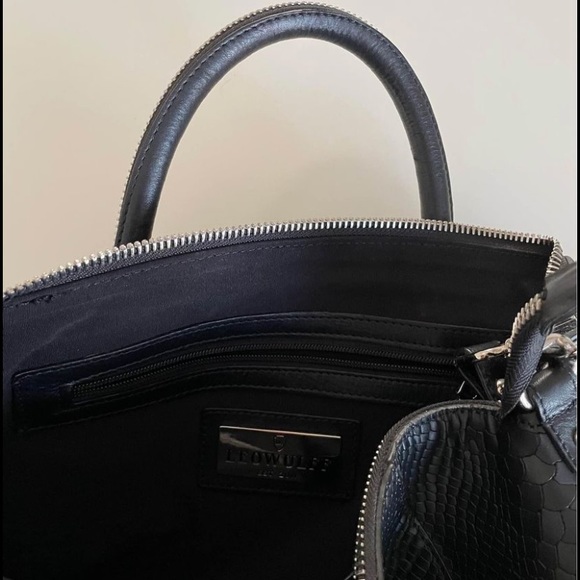 Leowulff Faux Croc with zipper Handle Detail - Picture 5 of 5